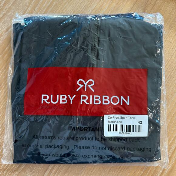 Ruby Ribbon Zip Front Sport Tank Black/Lilac Style 1786 Size 42 - Picture 4 of 7
